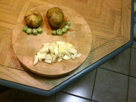 Concerned cutting board - Okra masala